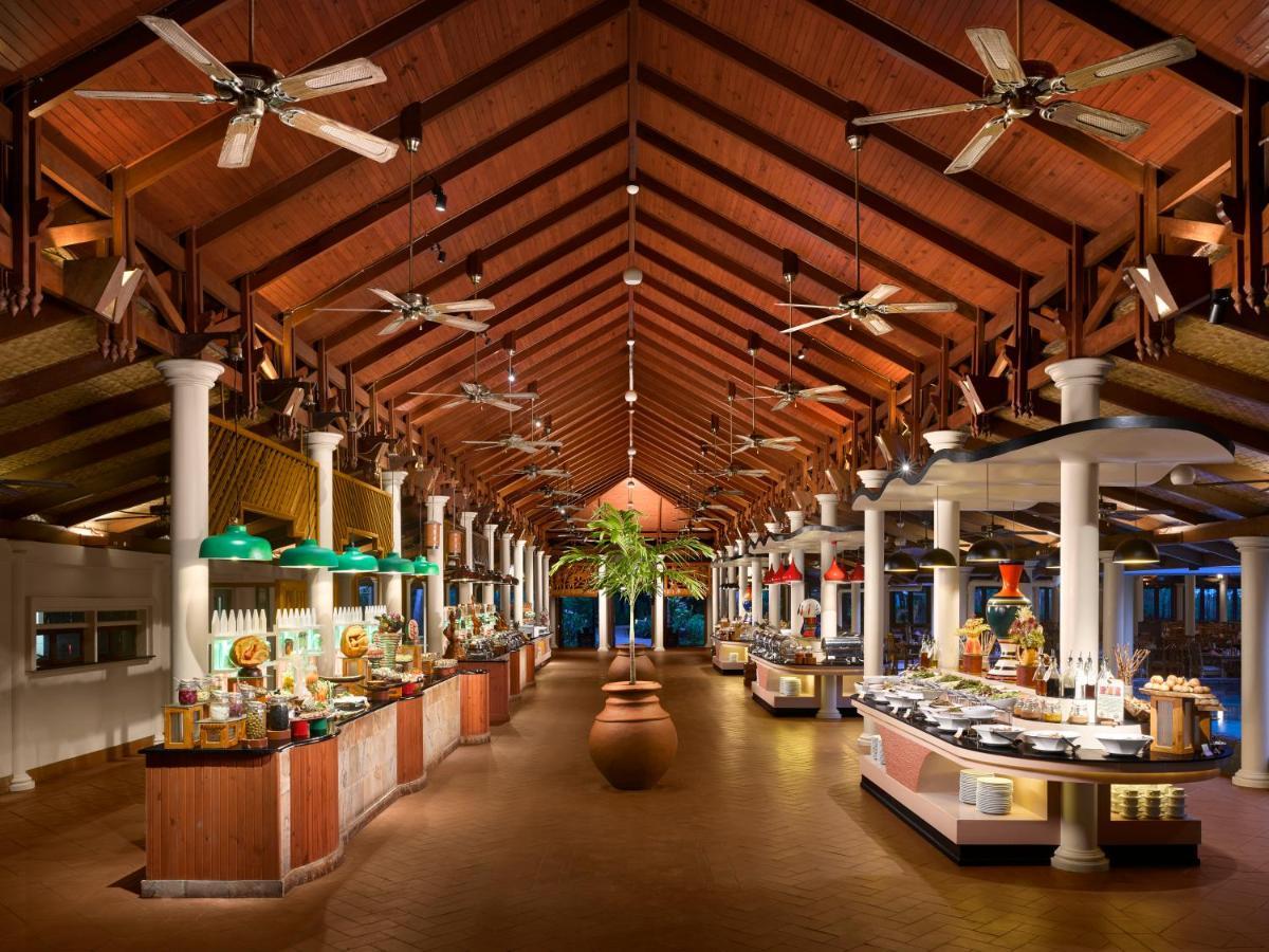 Royal Island Resort Maldives Dharavandhoo Exterior photo The interior of the buffet at the Shangri-La Hotel, Kuala Lumpur