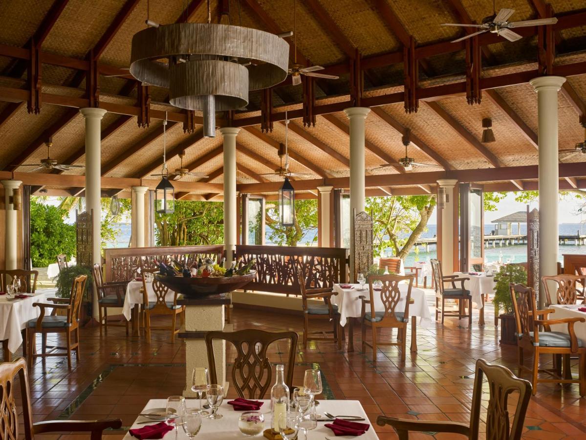 Royal Island Resort Maldives Dharavandhoo Exterior photo The restaurant at the resort