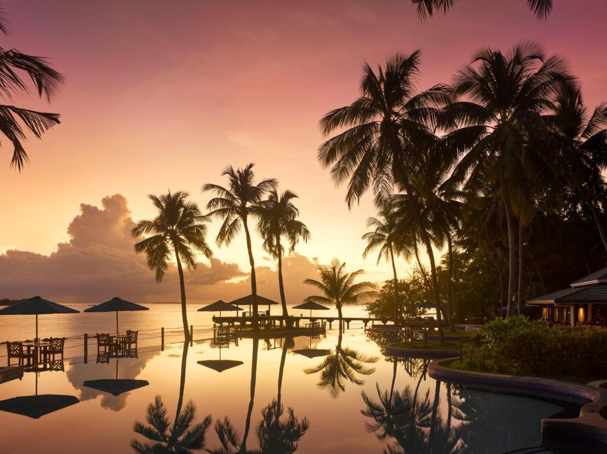 Royal Island Resort Maldives Dharavandhoo Exterior photo Sunset at the Four Seasons Resort