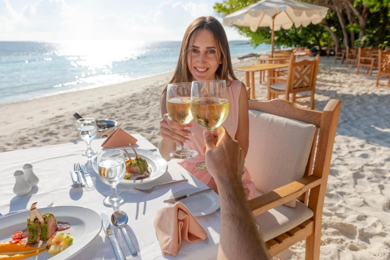 Royal Island Resort Maldives Dharavandhoo Exterior photo A woman dining on a beach