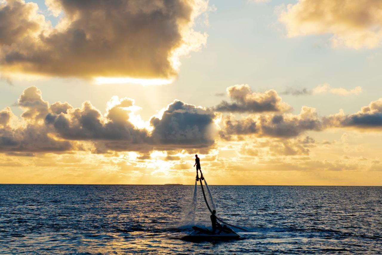 Royal Island Resort Maldives Dharavandhoo Exterior photo Sunset at the Caribbean Sea